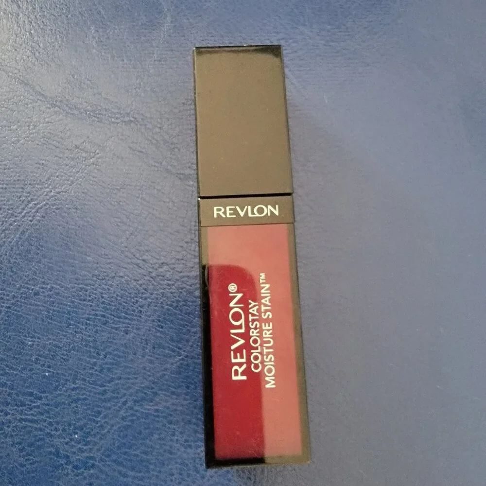 Revlon ColorStay Moisture Stain Lipstick Shade 005 Parisian Passion